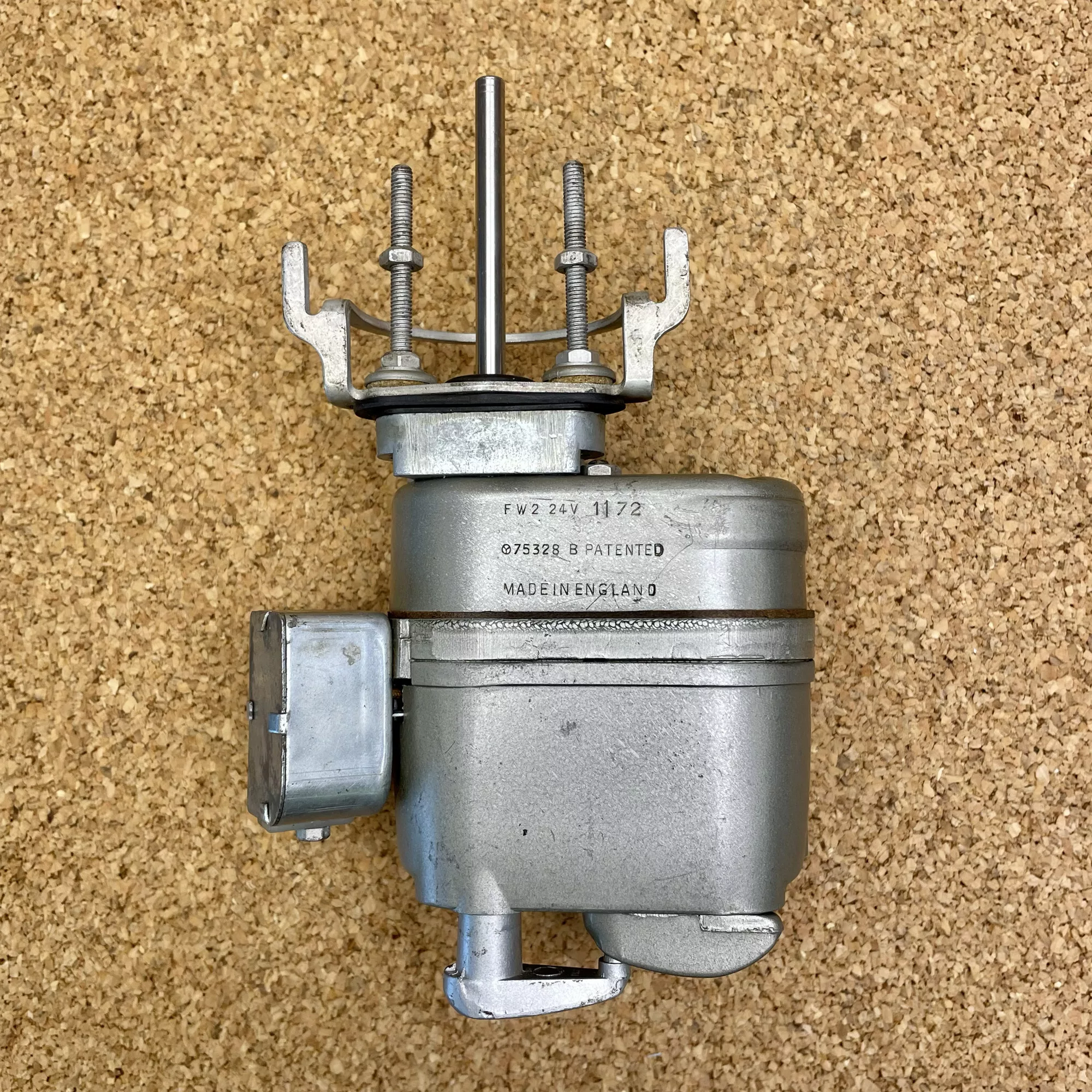 New old stock Lucas FW2 wiper motor 24V New old stock Lucas FW2 wiper motor 24V