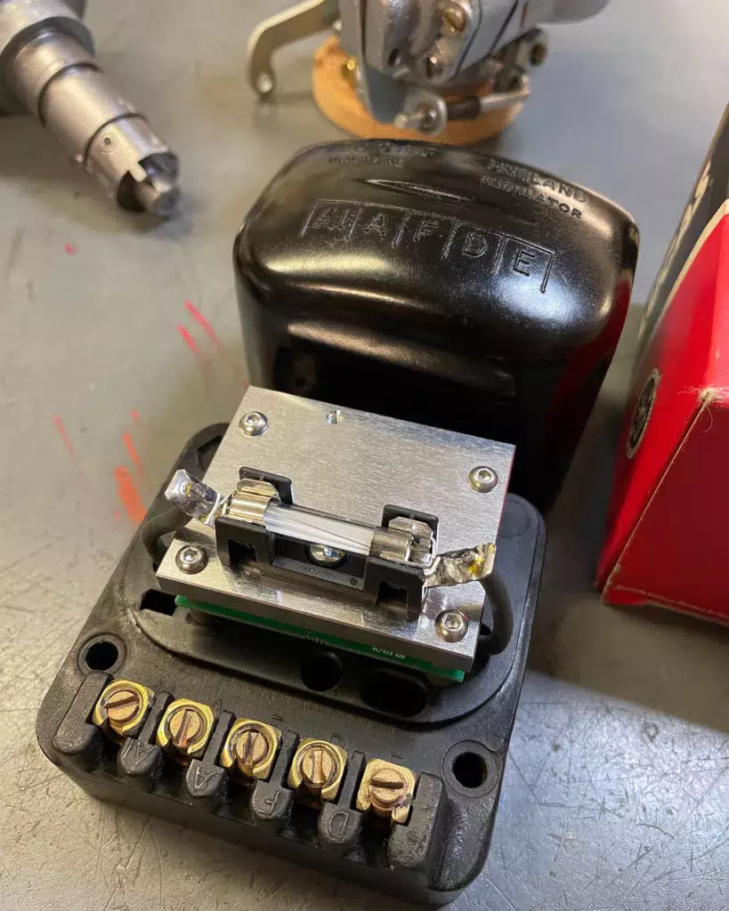 Lucas RB106 voltage regulator rebuild with a solid state circuit, retaining the original casing